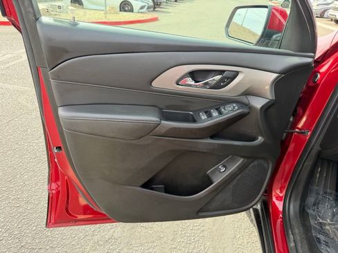 Used 2023 Chevrolet Traverse LT image 24