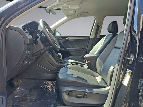 Used 2024 Volkswagen Tiguan SE image 11