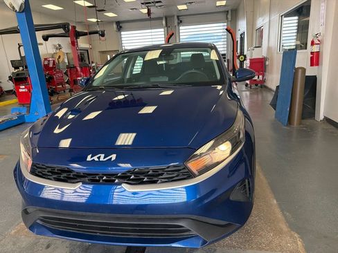 Used 2023 Kia Forte LXS w/ LXS Technology Package FWD image 5