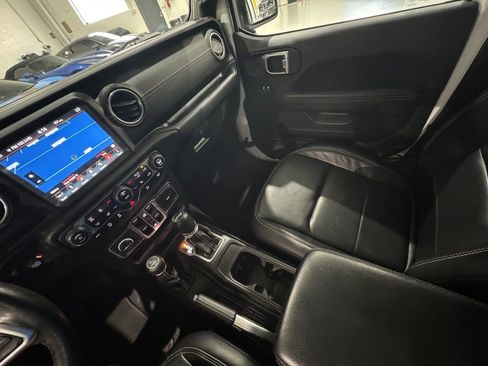 Used 2018 Jeep Wrangler Unlimited Sahara image 28