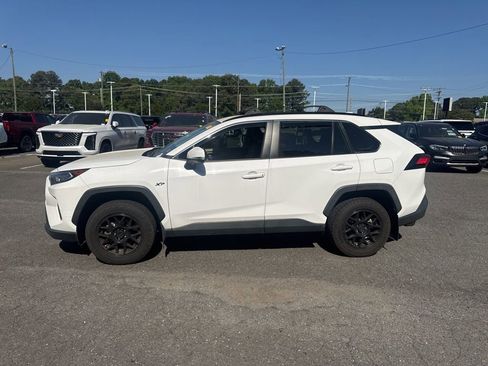 Used 2020 Toyota RAV4 XLE image 4