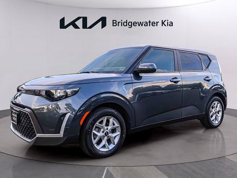 Certified 2023 Kia Soul LX w/ LX Technology Package FWD image 3