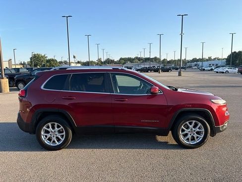 Used 2014 Jeep Cherokee Latitude AWD/4WD image 9