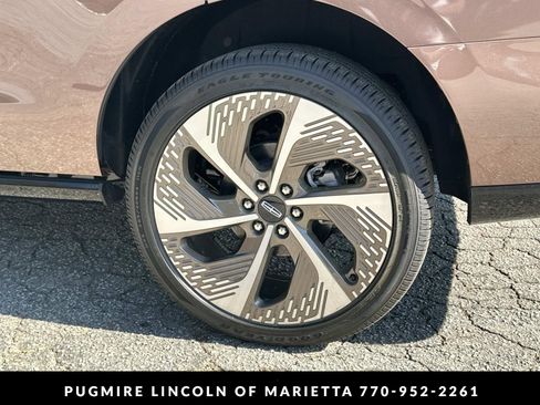 New 2026 Lincoln Navigator Black Label w/ Black Label Special Edition AWD/4WD image 35