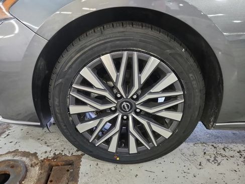 Used 2023 Nissan Altima 2.5 SV FWD image 35