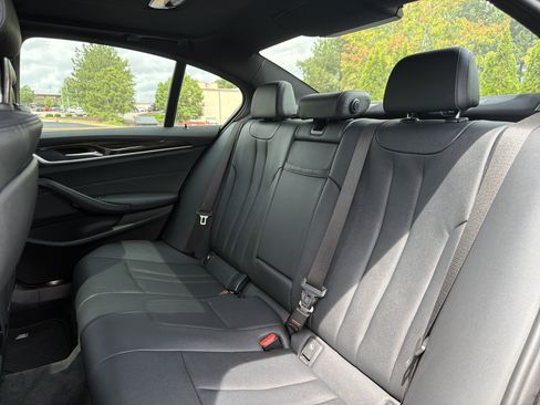 Used 2019 BMW 530i w/ Premium Package RWD image 9