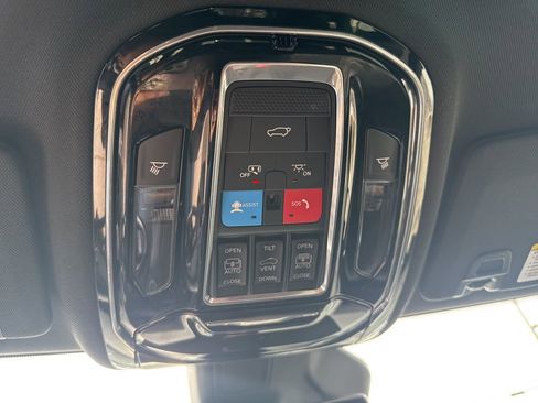 Used 2023 Jeep Grand Cherokee L Overland w/ Luxury Tech Group IV image 35