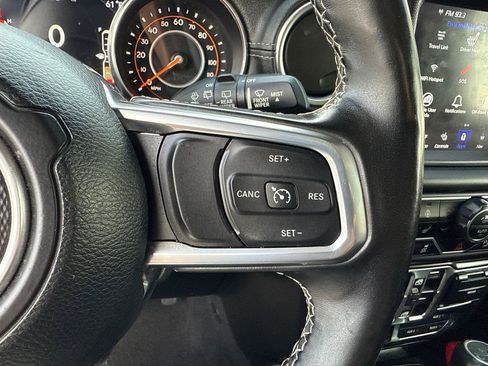 Used 2020 Jeep Wrangler Unlimited Sahara AWD/4WD image 31