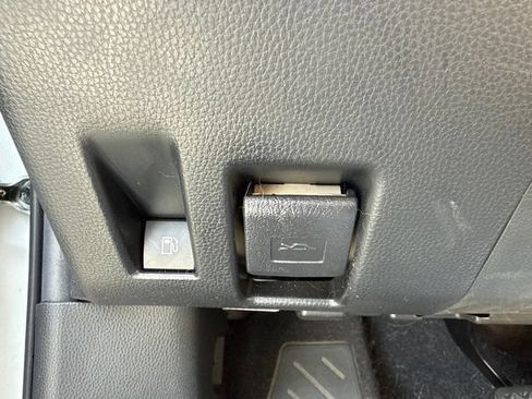 Used 2023 Toyota RAV4 AWD Hybrid image 17