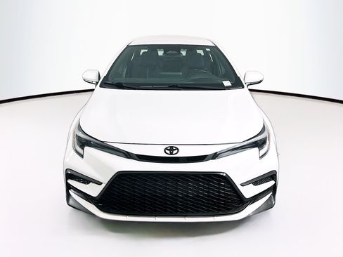 Used 2023 Toyota Corolla SE image 2