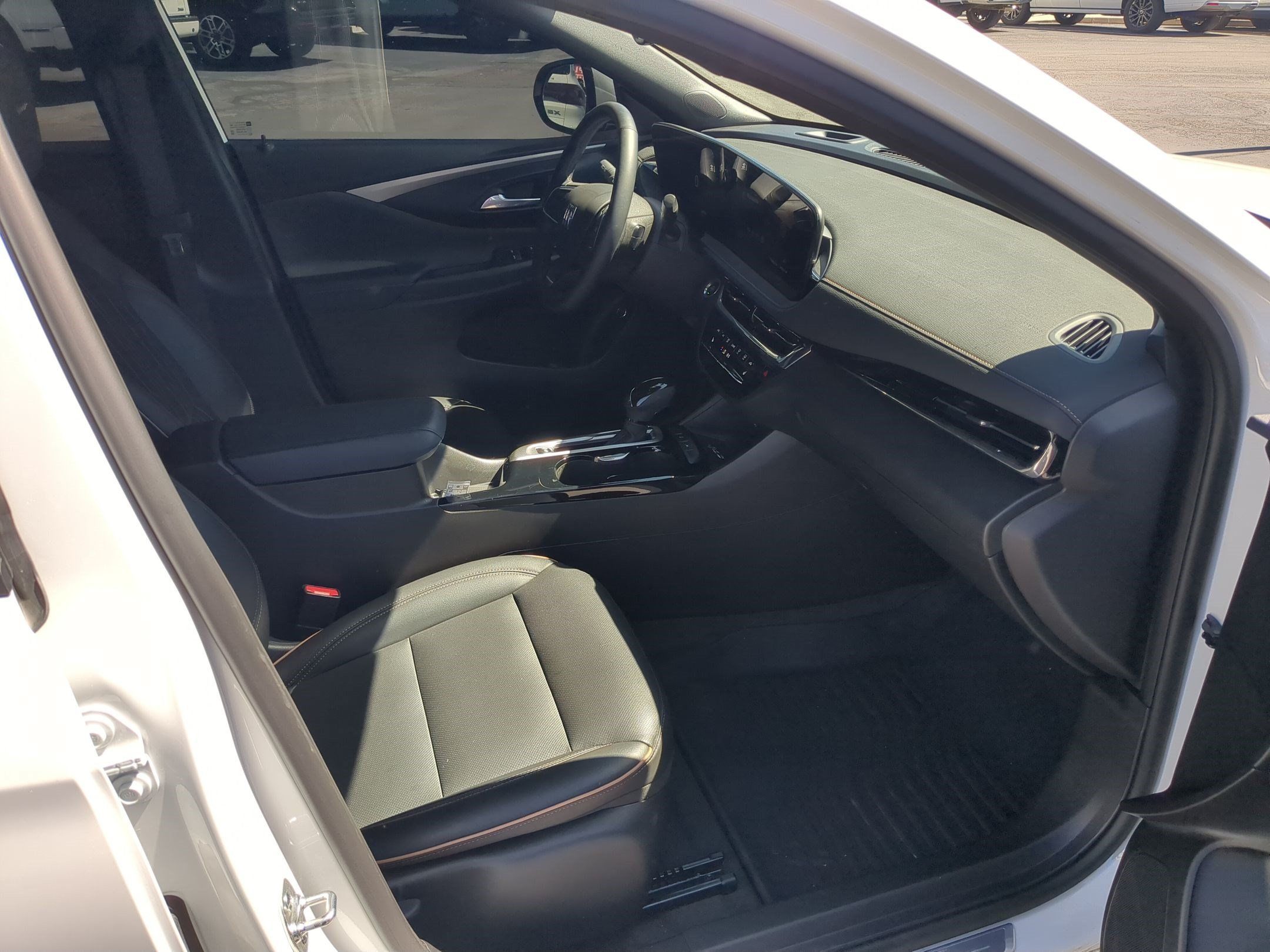 Used 2025 Buick Envista Avenir FWD image 32