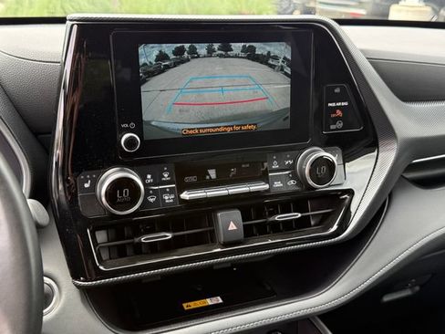 Used 2025 Toyota Highlander XSE AWD/4WD image 18