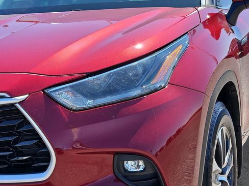 Used 2021 Toyota Highlander XLE image 19
