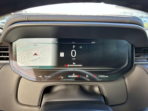 Used 2025 Land Rover Range Rover Sport SE image 13