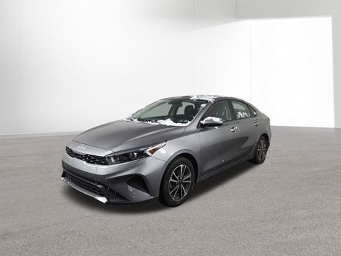 Certified 2023 Kia Forte LXS image 2