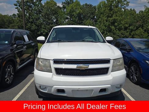 Used 2011 Chevrolet Suburban LT w/ Luxury Package AWD/4WD image 2
