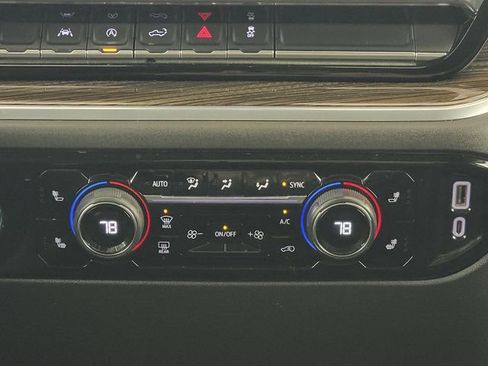 Used 2022 Chevrolet Silverado 1500 LT AWD/4WD image 22