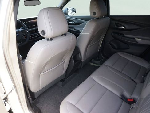 Used 2025 Buick Envista Avenir FWD image 11