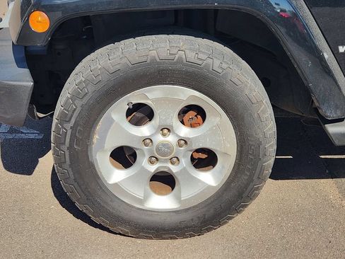 Used 2013 Jeep Wrangler Unlimited Sahara AWD/4WD image 7