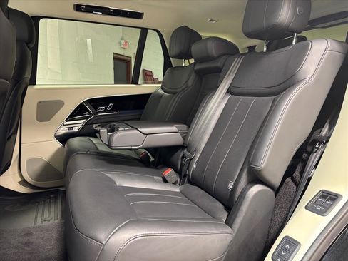 Used 2023 Land Rover Range Rover Long Wheelbase SE image 27