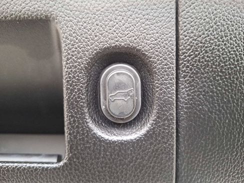 Used 2019 Chevrolet Suburban Premier w/ Premier Plus Edition image 31