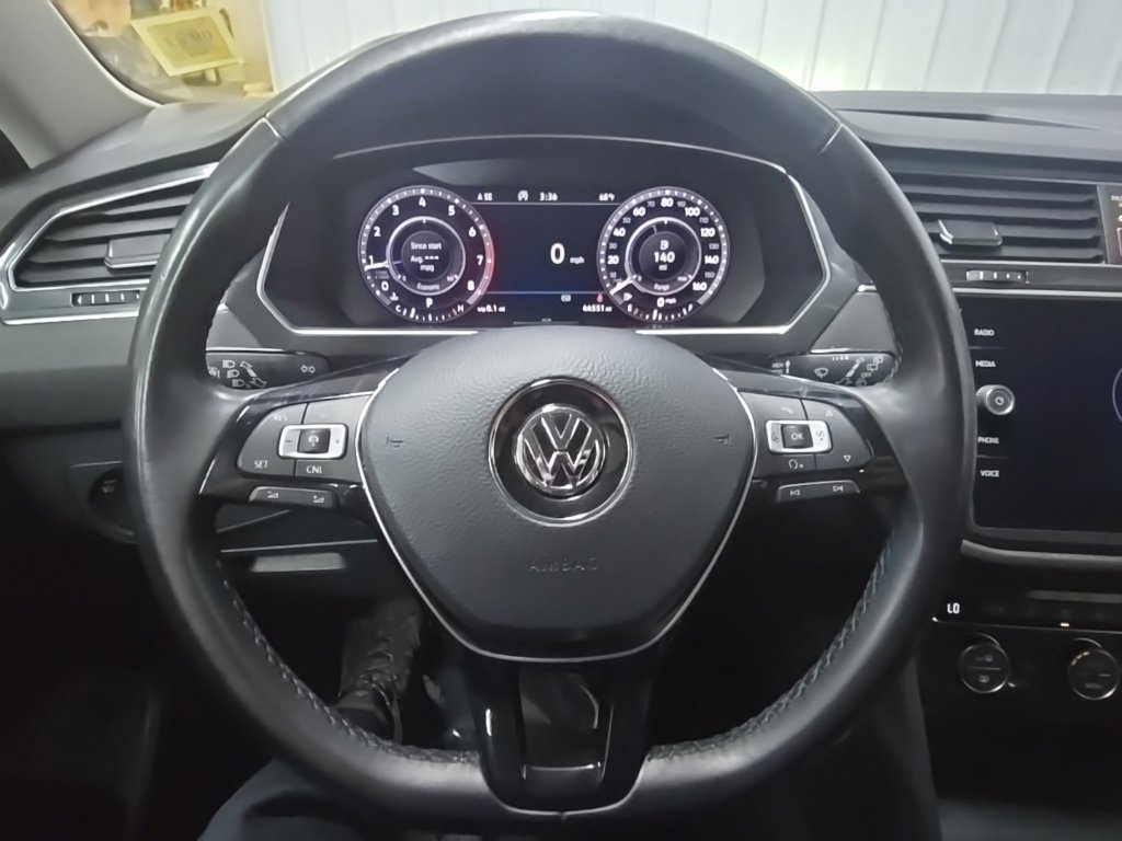 Used 2018 Volkswagen Tiguan SEL Premium AWD/4WD image 19