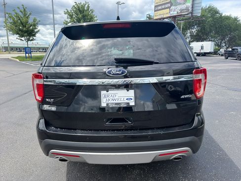Used 2017 Ford Explorer XLT w/ Equipment Group 202A AWD/4WD image 7