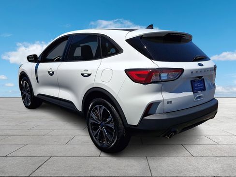 Certified 2022 Ford Escape SE w/ SE Sport Appearance Package FWD image 4