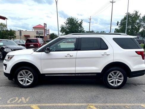 Used 2018 Ford Explorer XLT w/ Equipment Group 202A AWD/4WD image 3