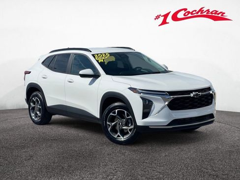 Used 2025 Chevrolet Trax LT w/ Driver Confidence Package FWD image 1