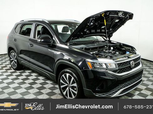 Used 2023 Volkswagen Taos SE FWD image 32