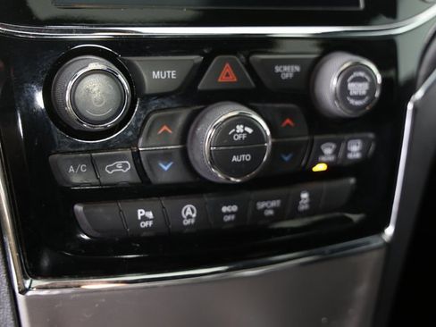 Used 2019 Jeep Grand Cherokee Limited image 15