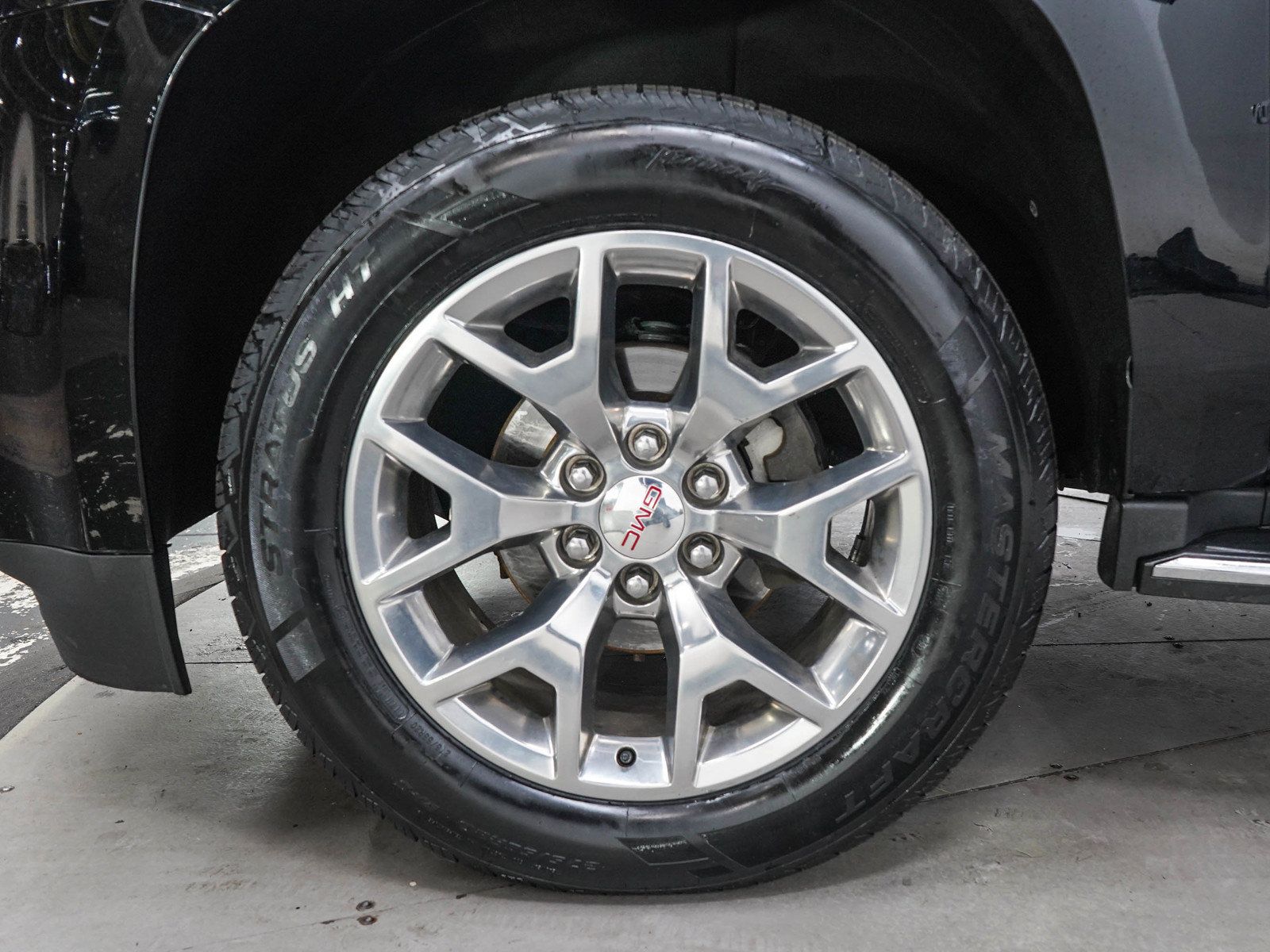 Used 2018 GMC Yukon SLE w/ SLE Value Package AWD/4WD image 32