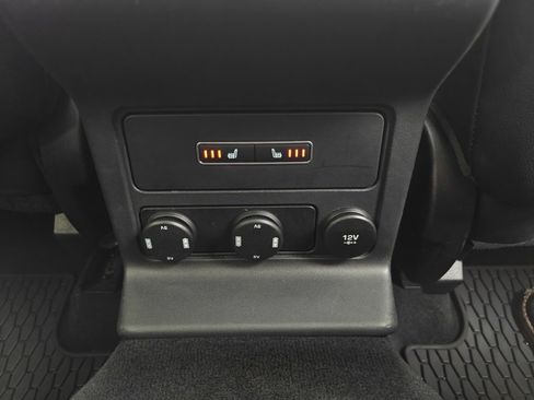 Used 2020 Jaguar F-PACE Premium image 24