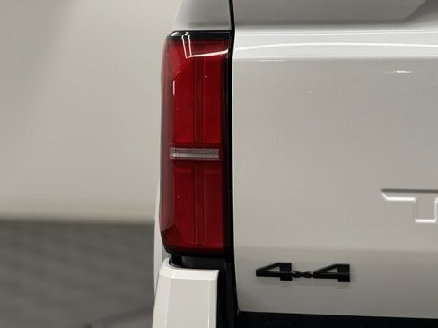 Used 2025 Toyota Tacoma TRD Off-Road image 9
