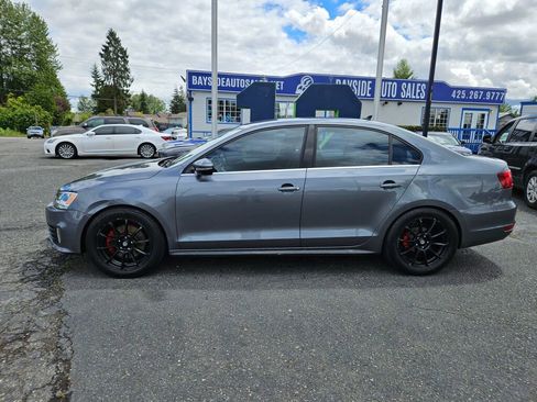 Used 2014 Volkswagen Jetta GLI FWD image 2