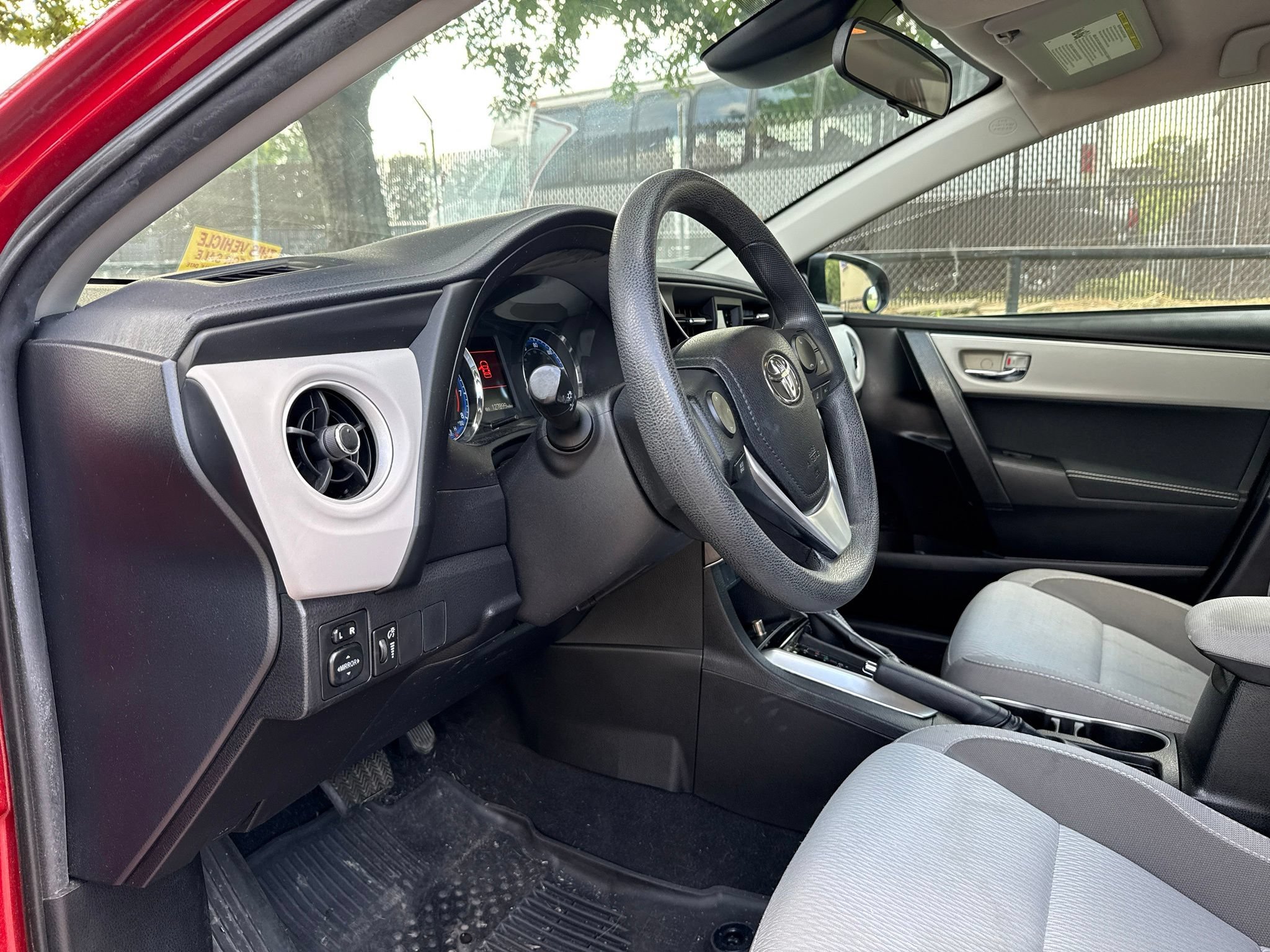 Used 2018 Toyota Corolla LE FWD image 11