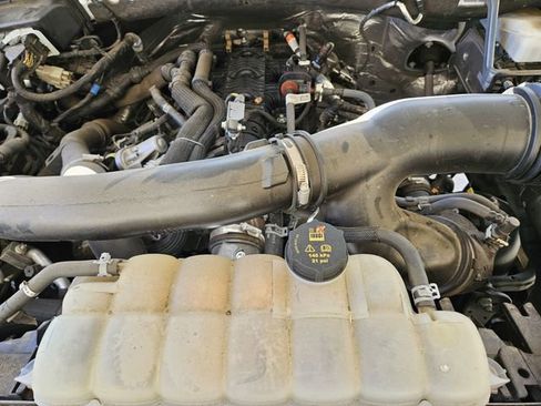 Used 2023 Ford Expedition XLT image 32