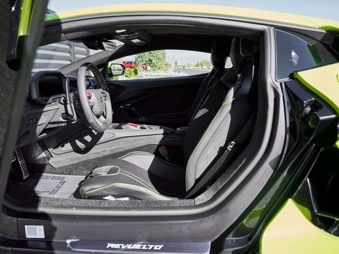Used 2025 Lamborghini Revuelto AWD/4WD image 37