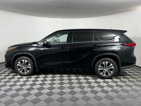 Certified 2022 Toyota Highlander XLE image 8