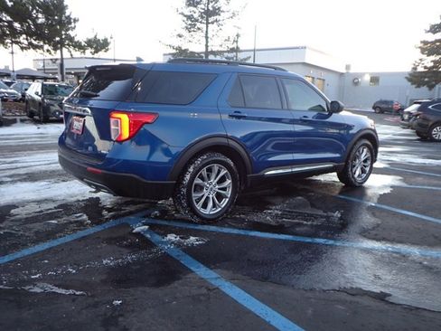 Used 2020 Ford Explorer XLT w/ Equipment Group 202A image 4