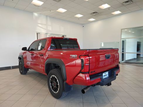 Used 2025 Toyota Tacoma TRD Off-Road AWD/4WD image 5