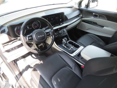 Used 2022 Kia Carnival LX FWD image 11