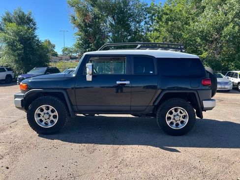 Used 2012 Toyota FJ Cruiser 4WD w/ Upgrade Pkg image 2