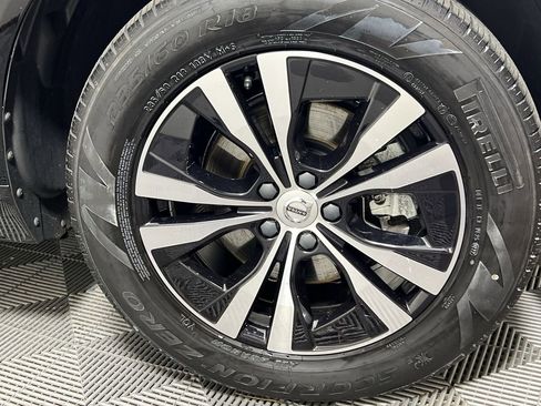 Certified 2023 Volvo XC60 B5 Core w/ Climate Package image 19