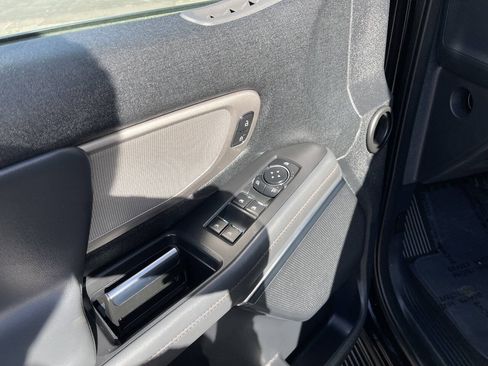 Used 2025 Ford Expedition Active AWD/4WD image 16