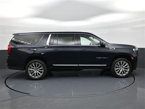 Used 2023 GMC Yukon XL Denali image 6