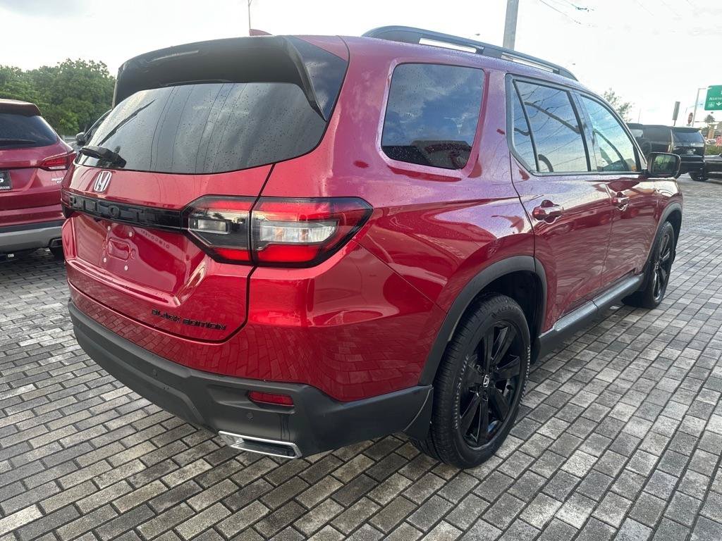 Used 2025 Honda Pilot Black Edition image 8