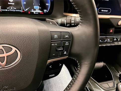 Used 2025 Toyota Crown Signia XLE image 23