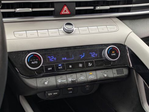Used 2025 Hyundai Elantra Limited FWD image 17